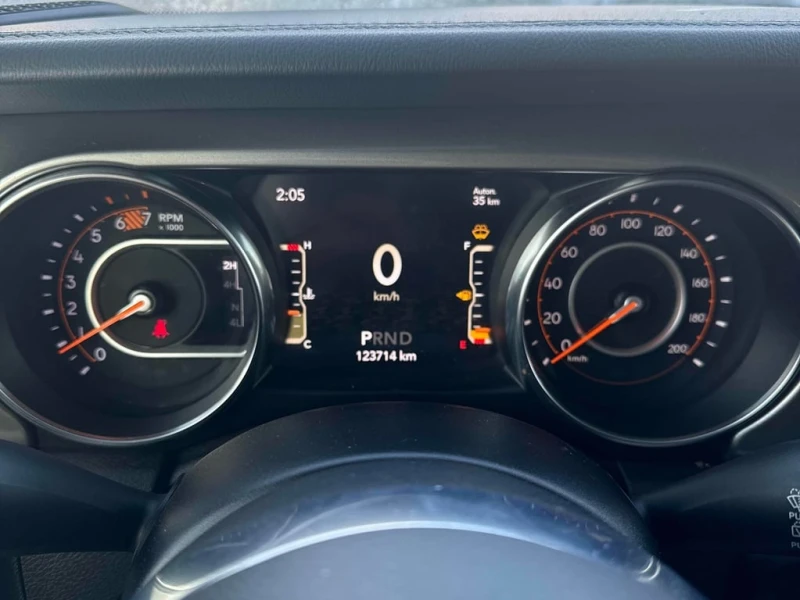 Jeep Wrangler 2020 Sahara * CARFAX * БЕЗ ПЪРВОНАЧАЛНА ВНОСКА, снимка 8 - Автомобили и джипове - 52831597