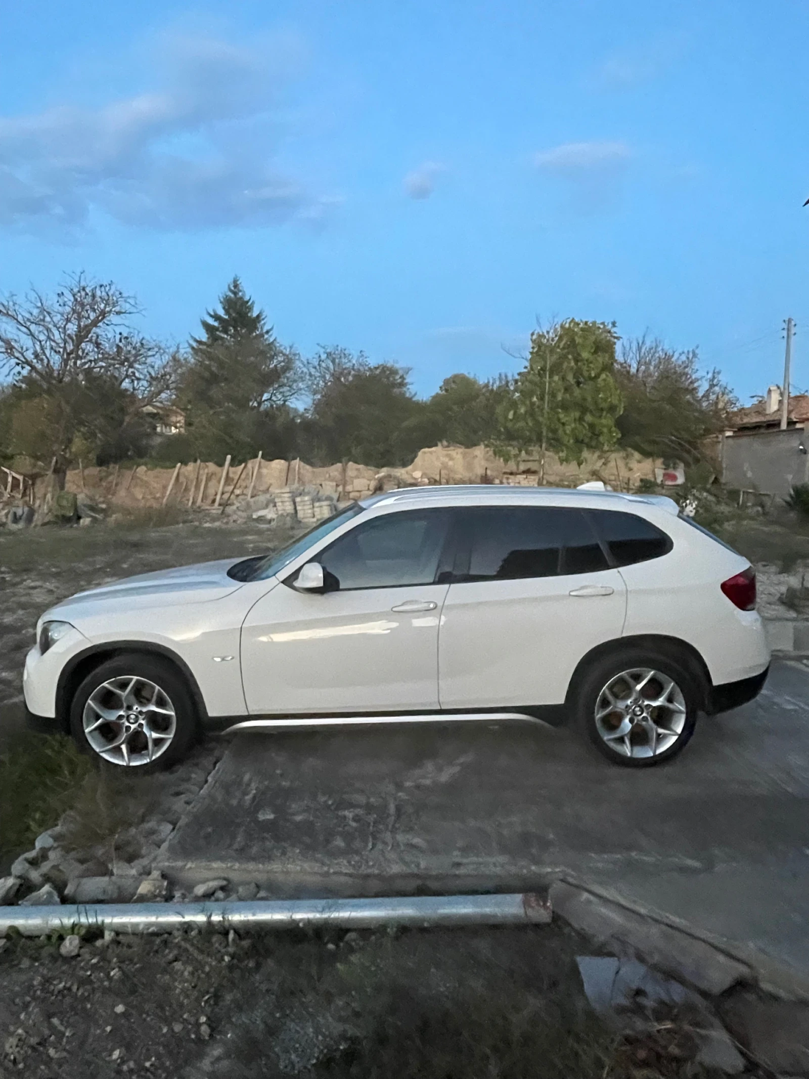 BMW X1 2.3d - изображение 6