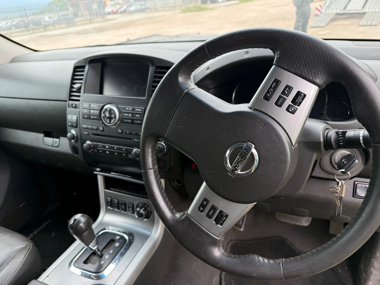 Nissan Navara 3.0 dci auto, снимка 12 - Автомобили и джипове - 54539672
