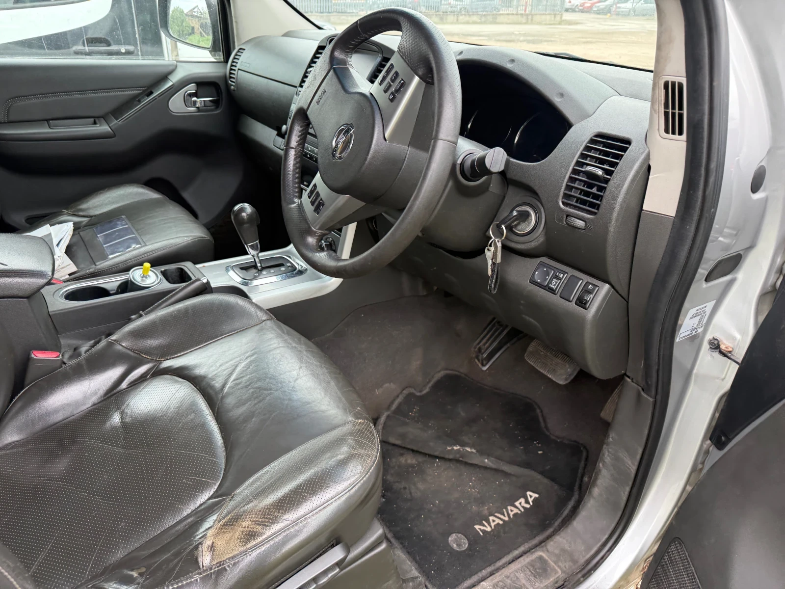 Nissan Navara 3.0 dci auto, снимка 11 - Автомобили и джипове - 54539672