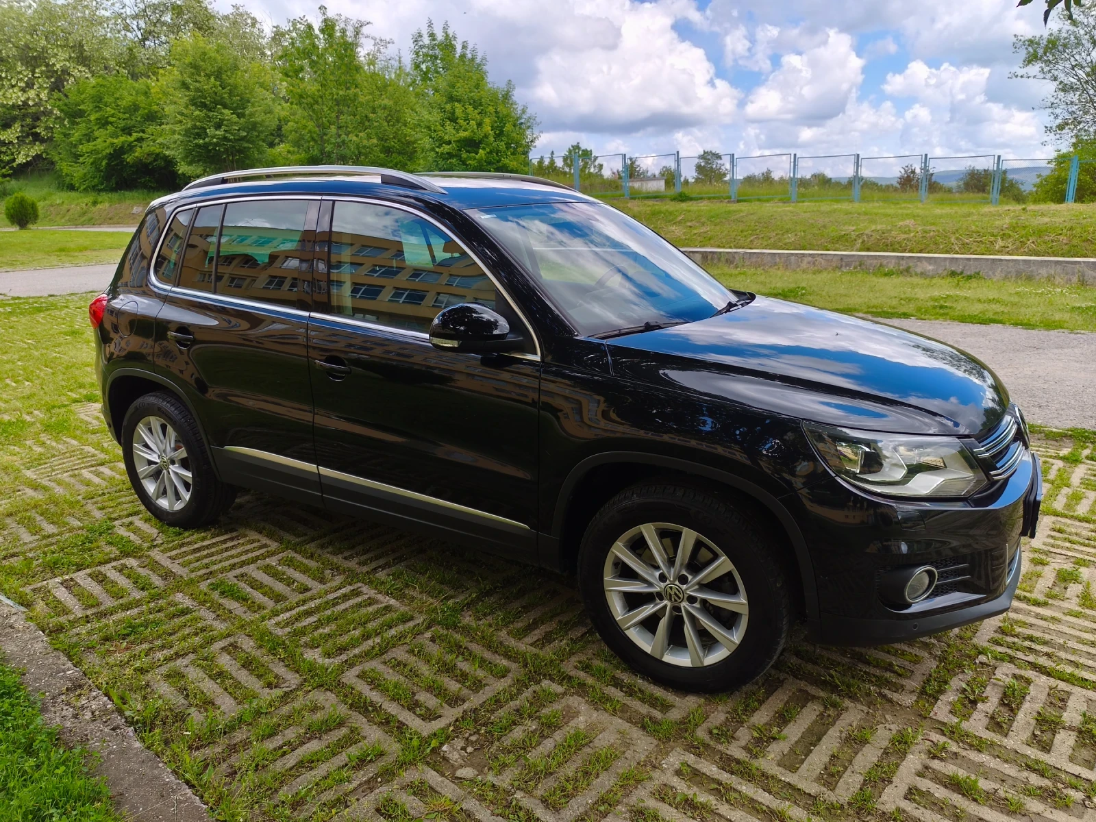 VW Tiguan 2.0TDI 4x4 ITALIA, снимка 6 - Автомобили и джипове - 54667500