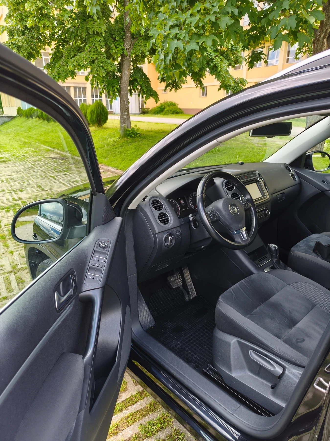 VW Tiguan 2.0TDI 4x4 ITALIA, снимка 11 - Автомобили и джипове - 54667500