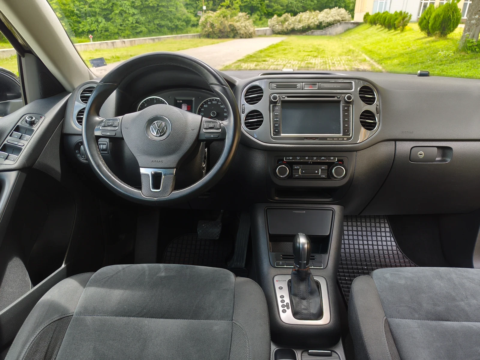 VW Tiguan 2.0TDI 4x4 ITALIA, снимка 7 - Автомобили и джипове - 54667500