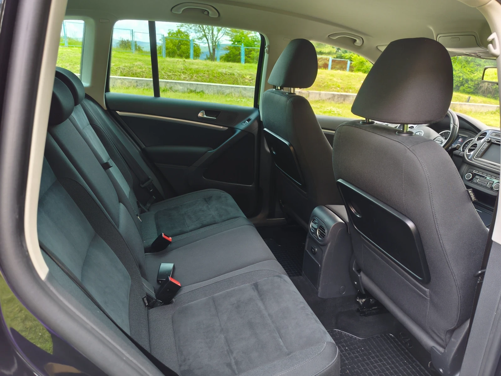 VW Tiguan 2.0TDI 4x4 ITALIA, снимка 8 - Автомобили и джипове - 54667500