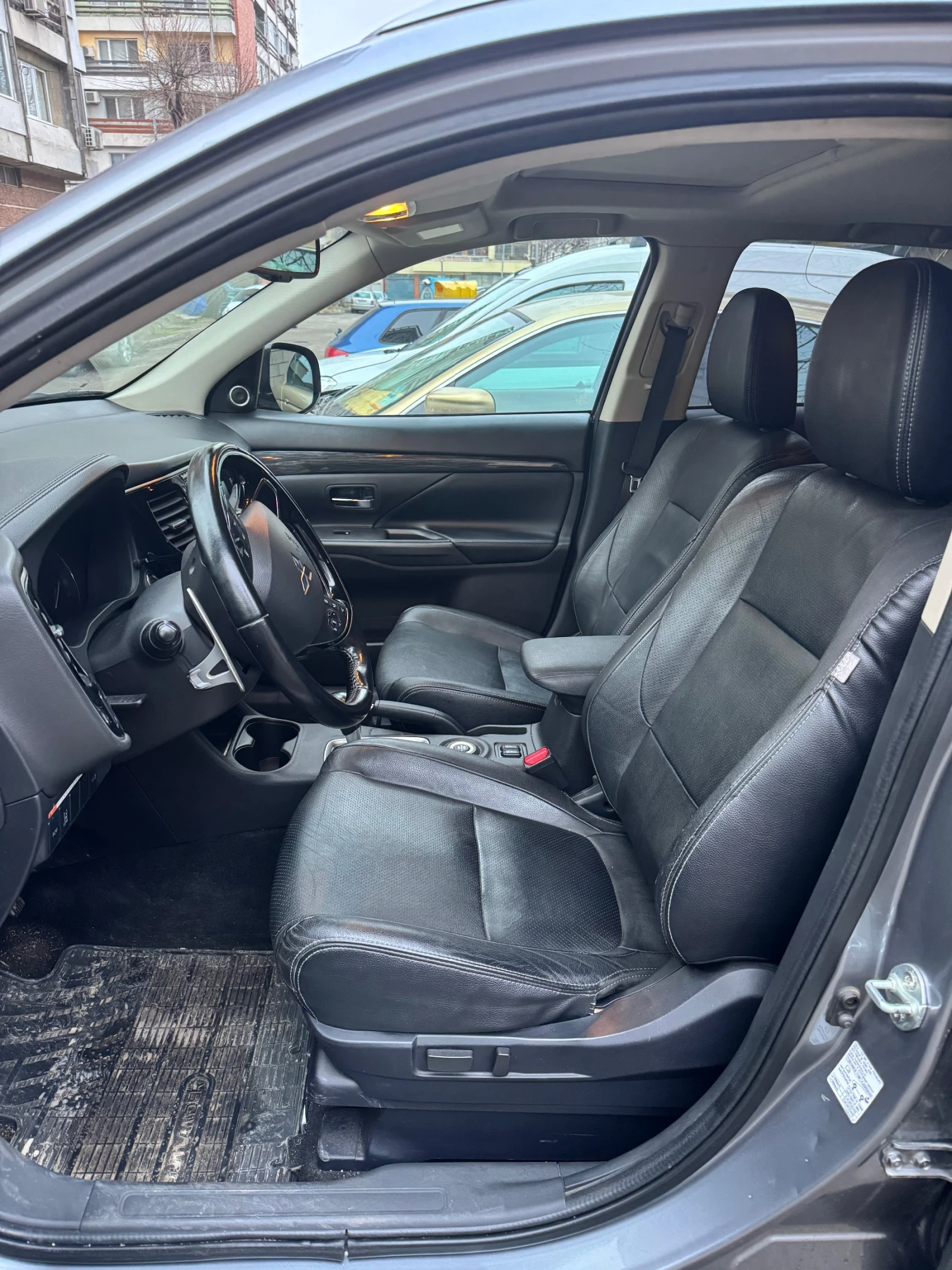 Mitsubishi Outlander, снимка 6 - Автомобили и джипове - 54748222