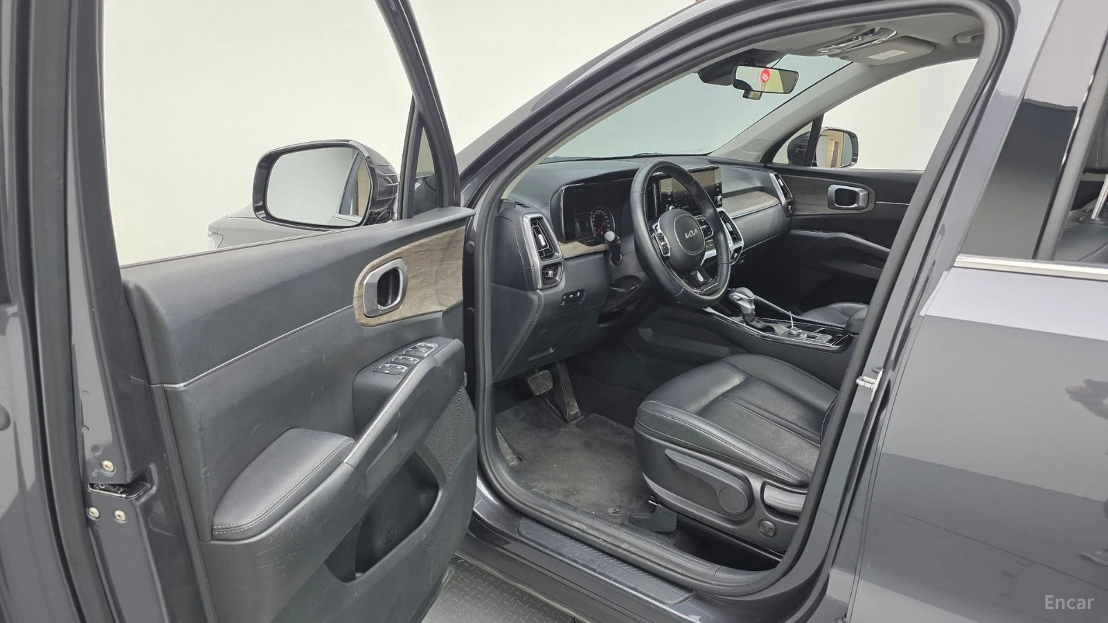 Kia Sorento 2.2D* Trendy* ПОДГРЕВ* КАМЕРА* КОЖА* KEYLESS* , снимка 8 - Автомобили и джипове - 55460239