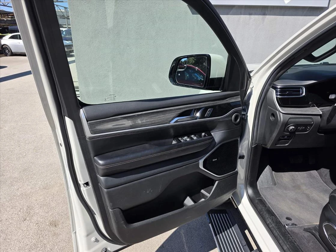 Jeep Grand Wagoneer 5.7L V8, снимка 9 - Автомобили и джипове - 56270472