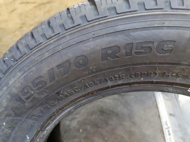 Гуми Зимни 195/70R15, снимка 4 - Гуми и джанти - 29589624