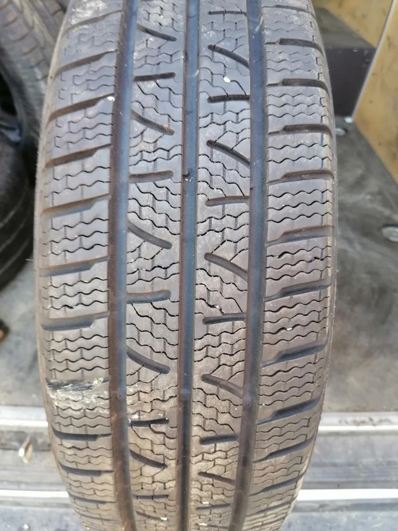 Гуми Зимни 195/70R15, снимка 1 - Гуми и джанти - 29589624