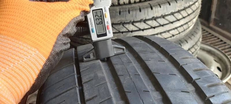 Гуми Летни 225/40R18, снимка 4 - Гуми и джанти - 32903377