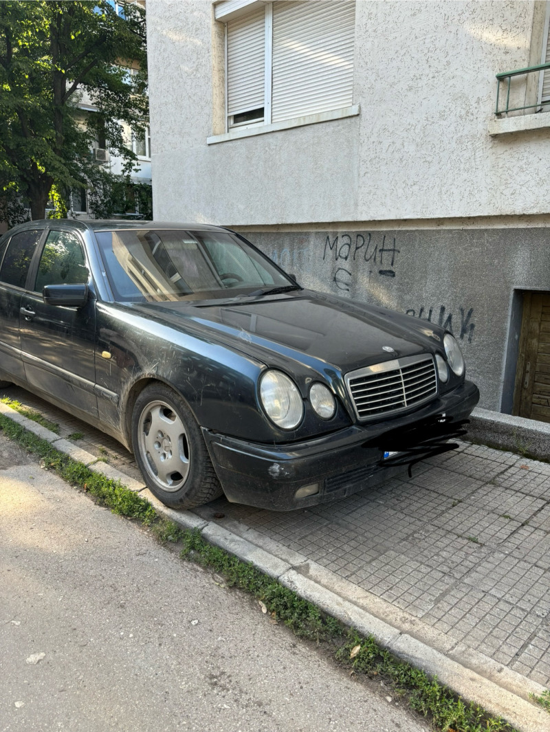 Mercedes-Benz E 300, снимка 3 - Автомобили и джипове - 46060246