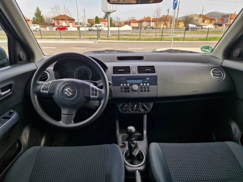 Suzuki Swift 1.3 / 92 к.с, снимка 15 - Автомобили и джипове - 49513372