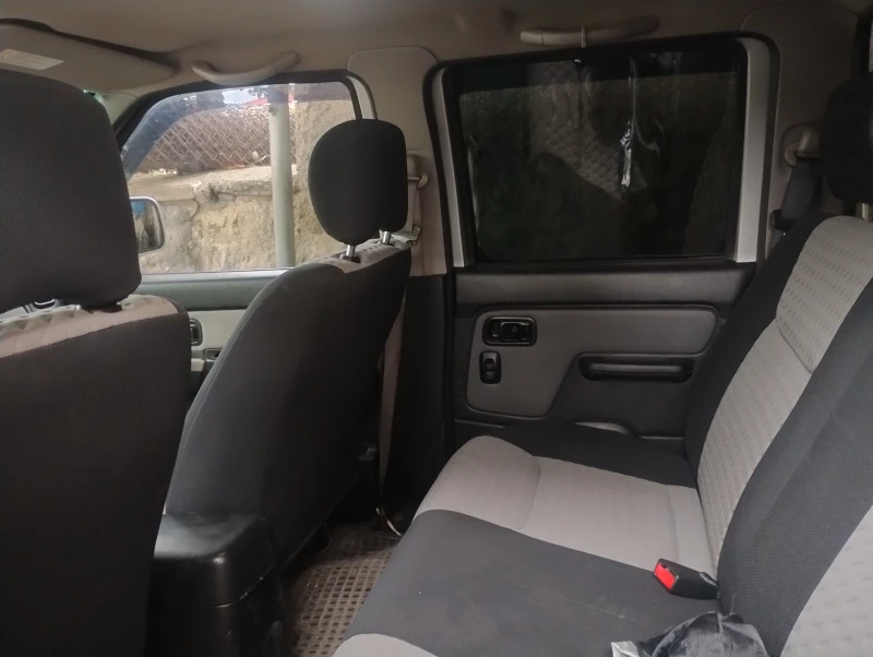 Nissan Navara 2.5, снимка 13 - Автомобили и джипове - 51826596