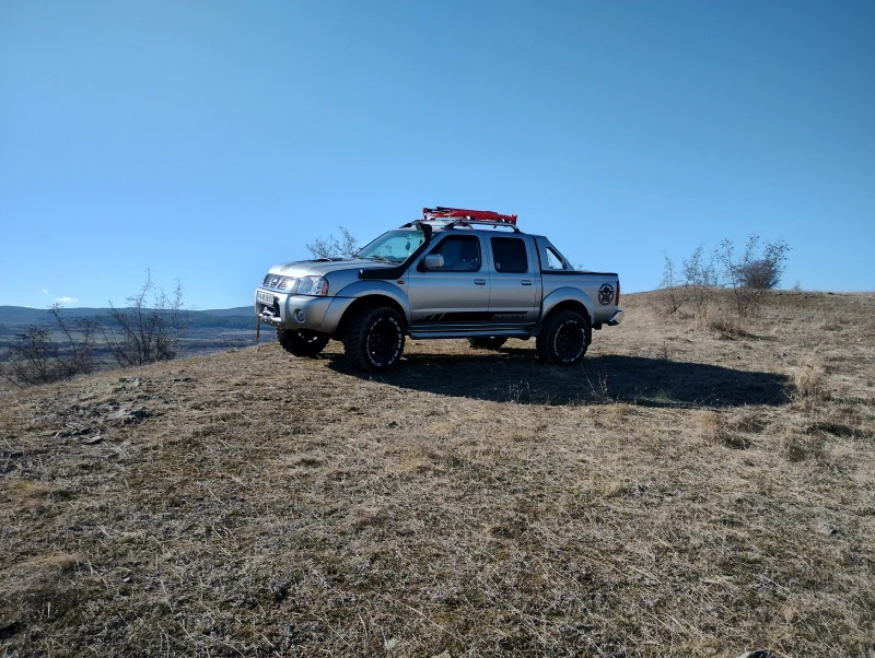 Nissan Navara 2.5, снимка 3 - Автомобили и джипове - 51826596