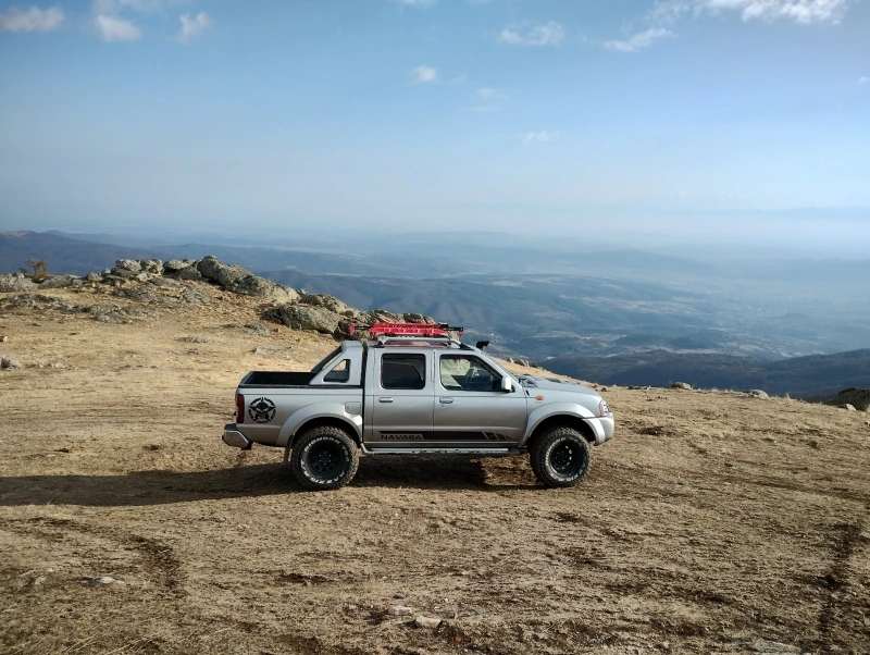 Nissan Navara 2.5, снимка 8 - Автомобили и джипове - 51826596
