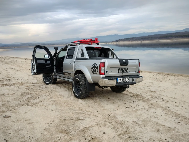 Nissan Navara 2.5, снимка 2 - Автомобили и джипове - 51826596