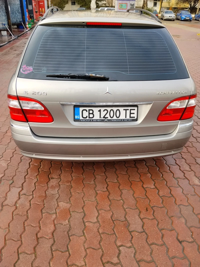 Mercedes-Benz E 200 Avangard, снимка 12 - Автомобили и джипове - 53400213
