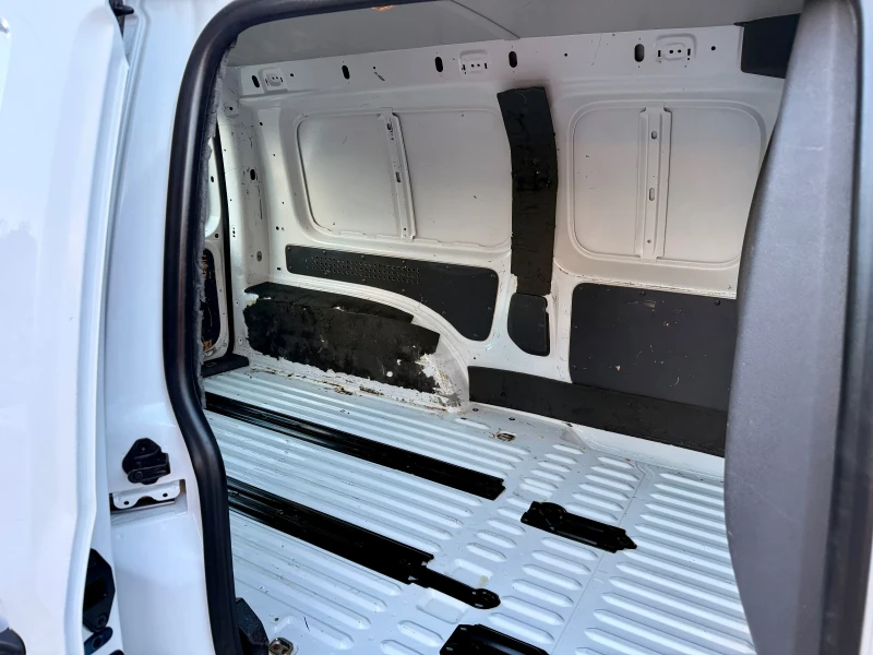 VW Caddy Maxi 2.0 бензин/метан, снимка 15 - Автомобили и джипове - 53451519