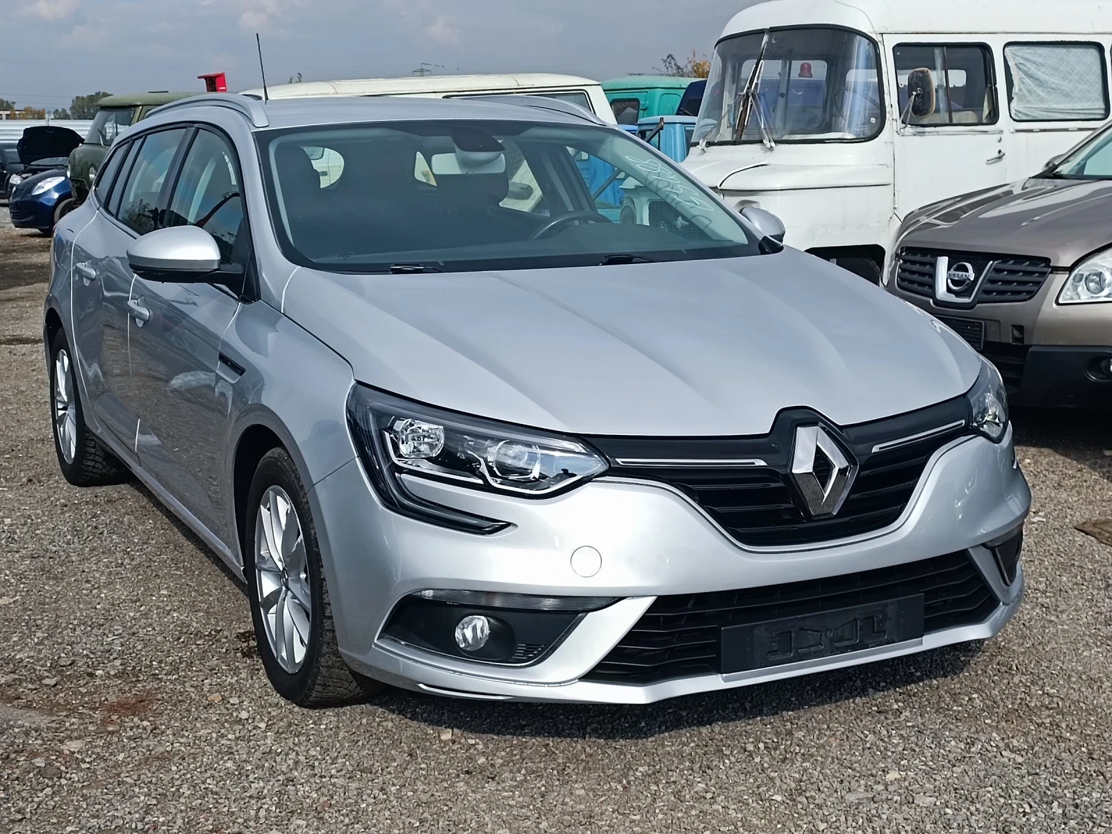 Renault Megane 1.5dci AUTOMATIC LED NAVI EURO 6B - изображение 2