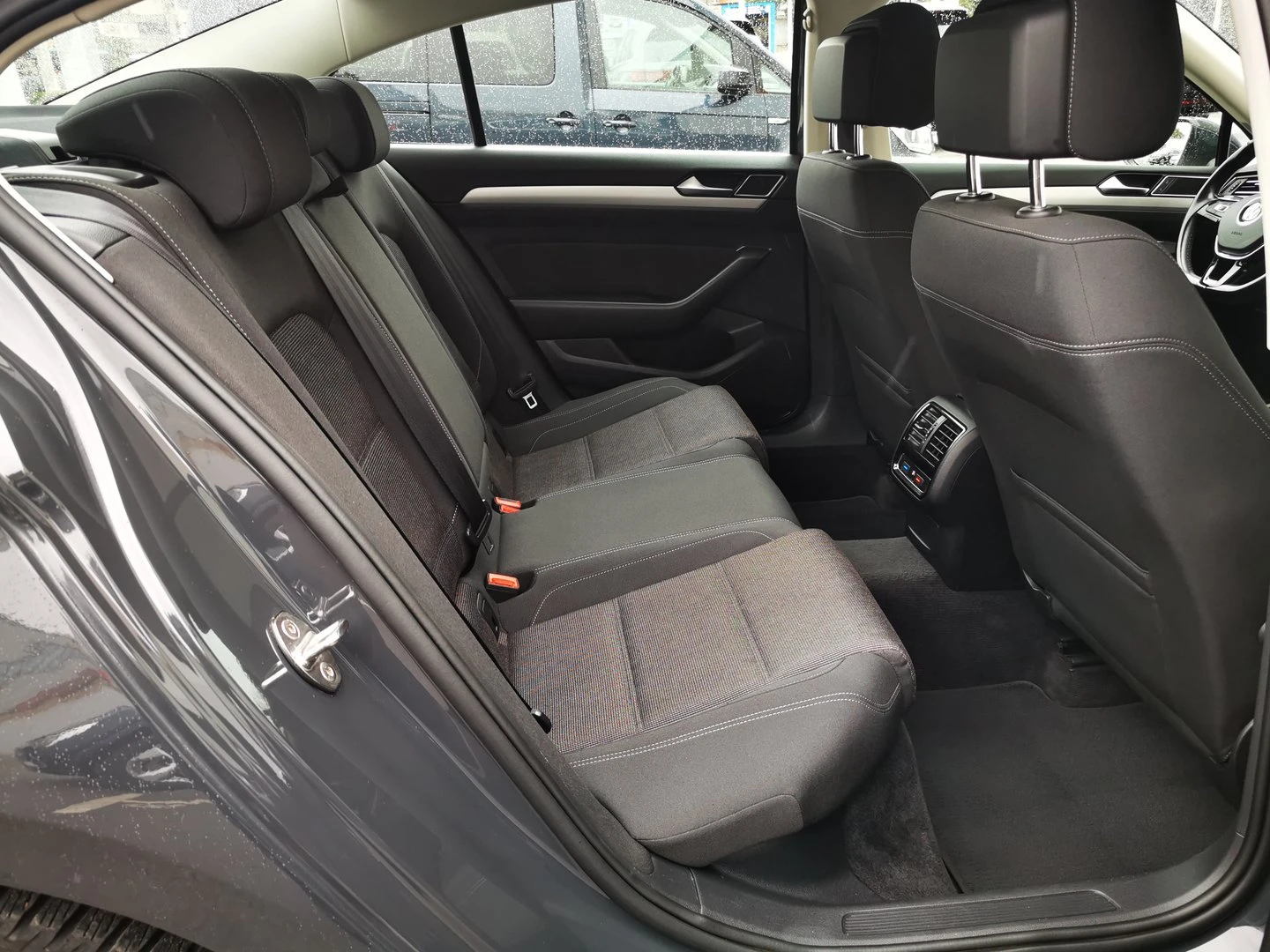 VW Passat Comfortline 2.0TDI BMT - изображение 8