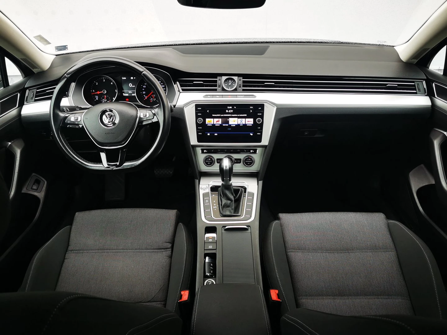 VW Passat Comfortline 2.0TDI BMT - изображение 4