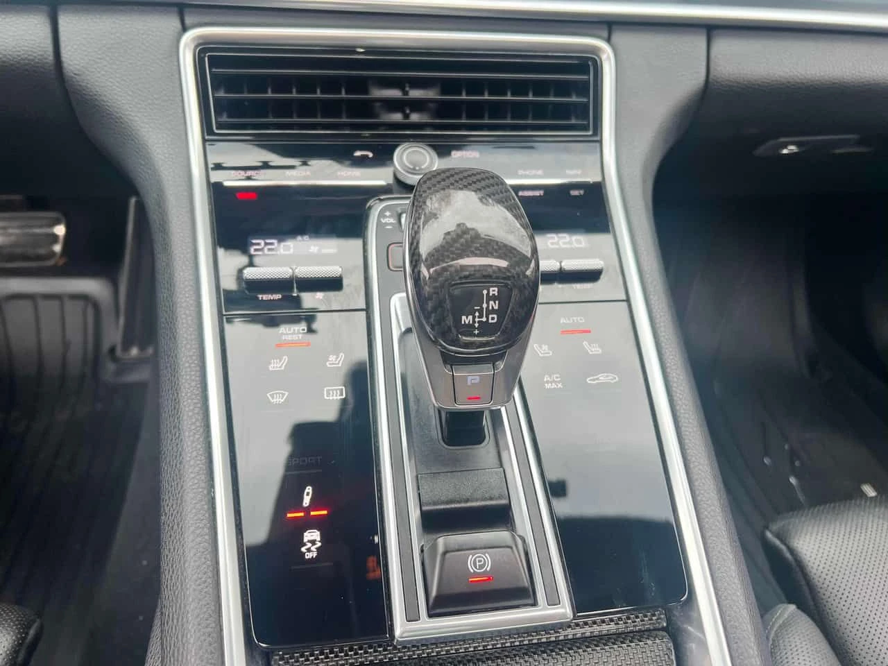 Porsche Panamera * 4S * ДИСТРОНИК* 360 КАМЕРА* ПЕРФЕКТНО СЪСТОЯНИЕ*, снимка 16 - Автомобили и джипове - 54213976