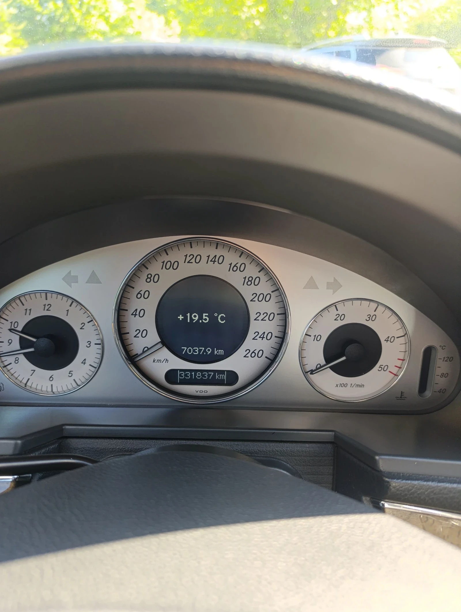 Mercedes-Benz E 270, снимка 11 - Автомобили и джипове - 55127994
