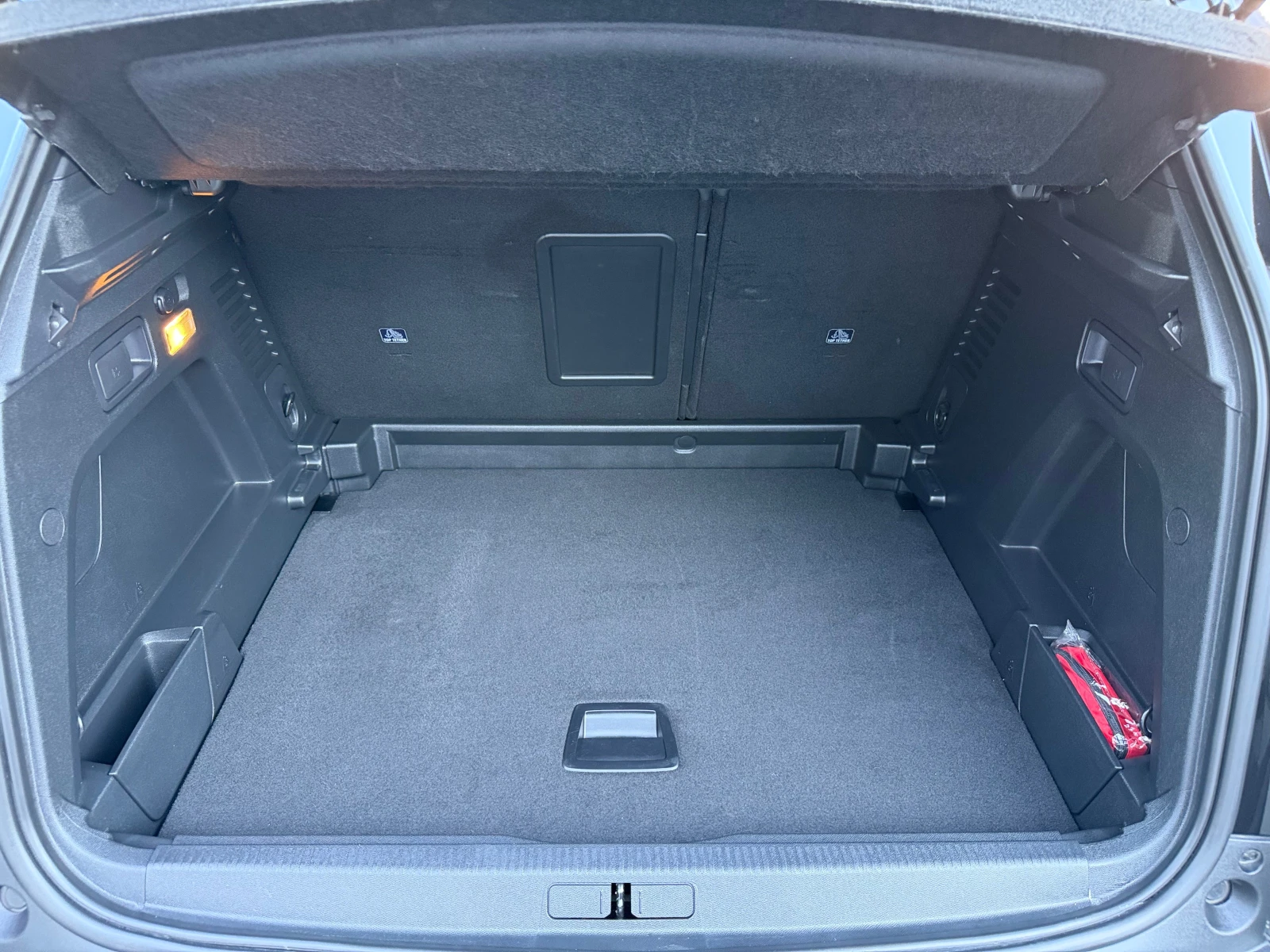 Peugeot 3008 1.5 AVTOMAT LED KAMERA, снимка 11 - Автомобили и джипове - 55694402