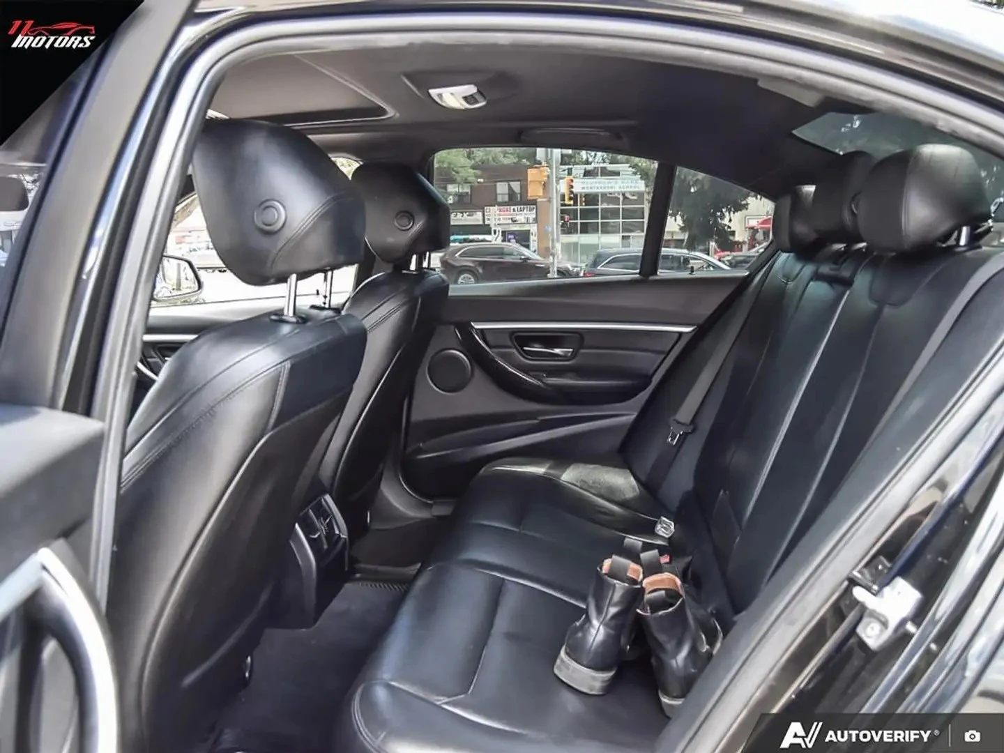 BMW 330 xDrive* АвтоКредит* (ЦЕНА ДО БГ)* , снимка 15 - Автомобили и джипове - 55924857