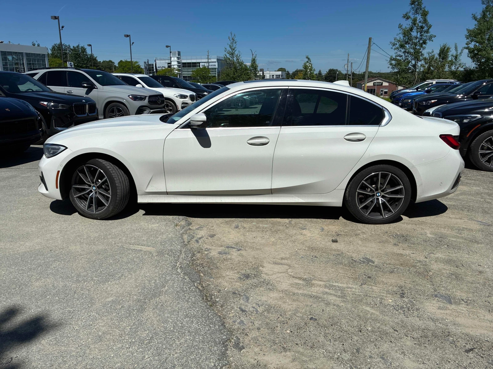 BMW 330 xDrive | CARFAX ГЛАВНО ПРЕДСТАВИТЕЛСТВО НА BMW, снимка 3 - Автомобили и джипове - 55958387