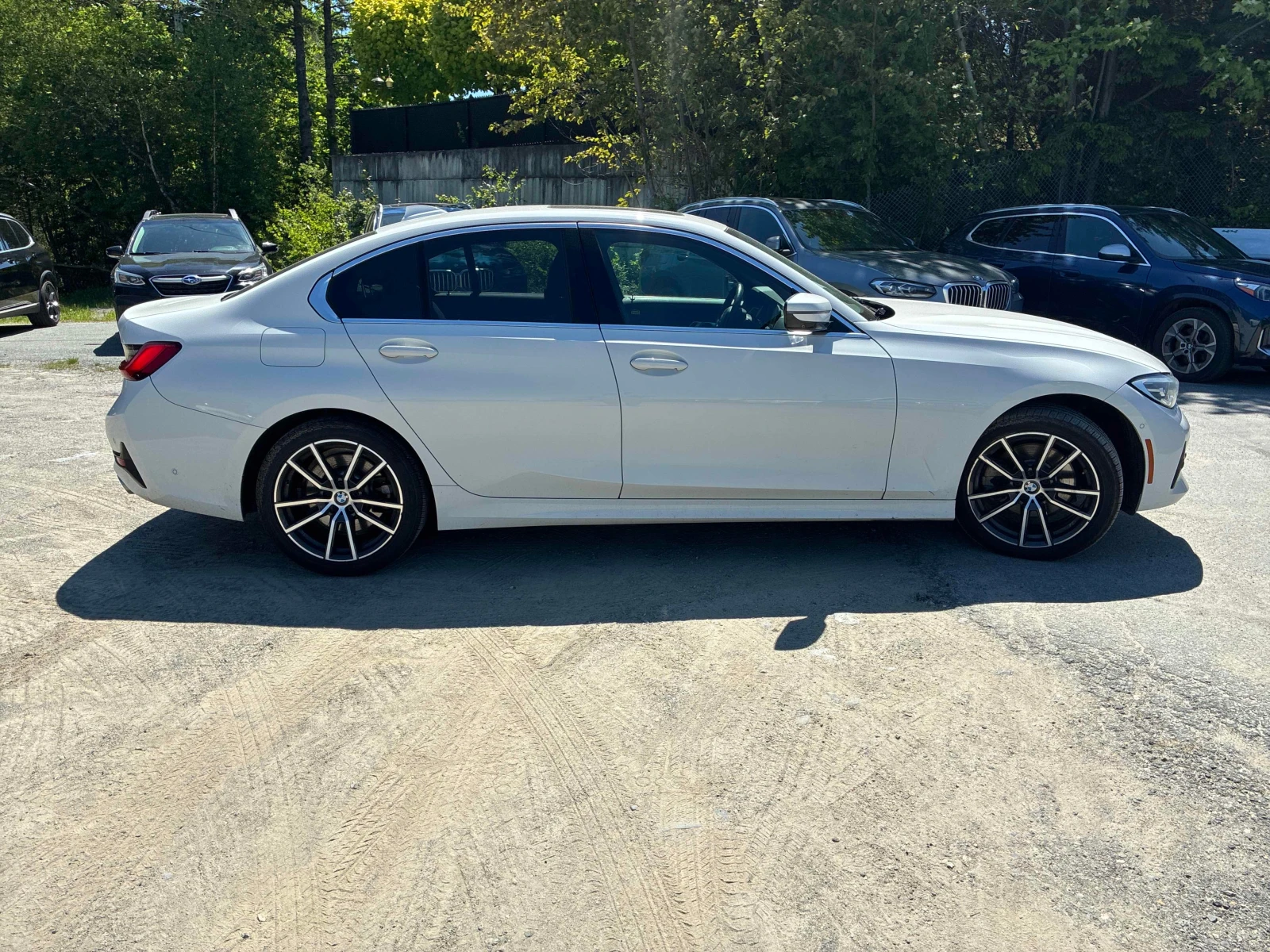 BMW 330 xDrive | CARFAX ГЛАВНО ПРЕДСТАВИТЕЛСТВО НА BMW, снимка 4 - Автомобили и джипове - 55958387