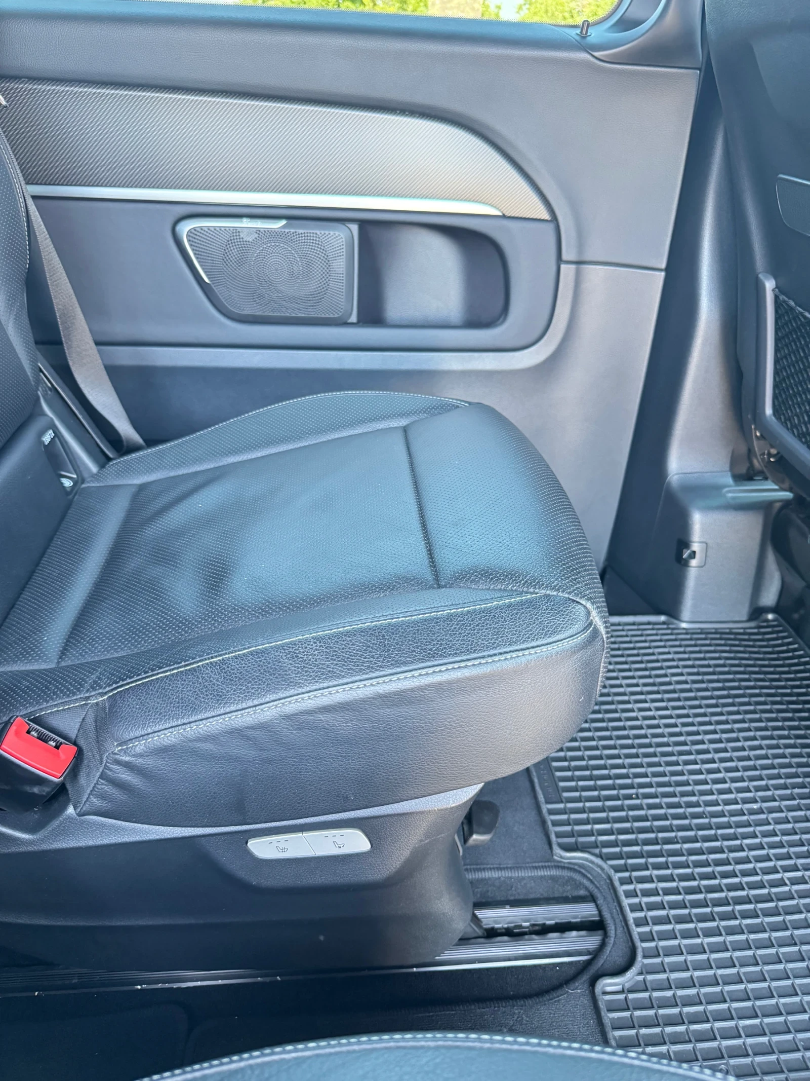 Mercedes-Benz V 300 v class v300d 249к.с. 9G, снимка 9 - Автомобили и джипове - 56023177