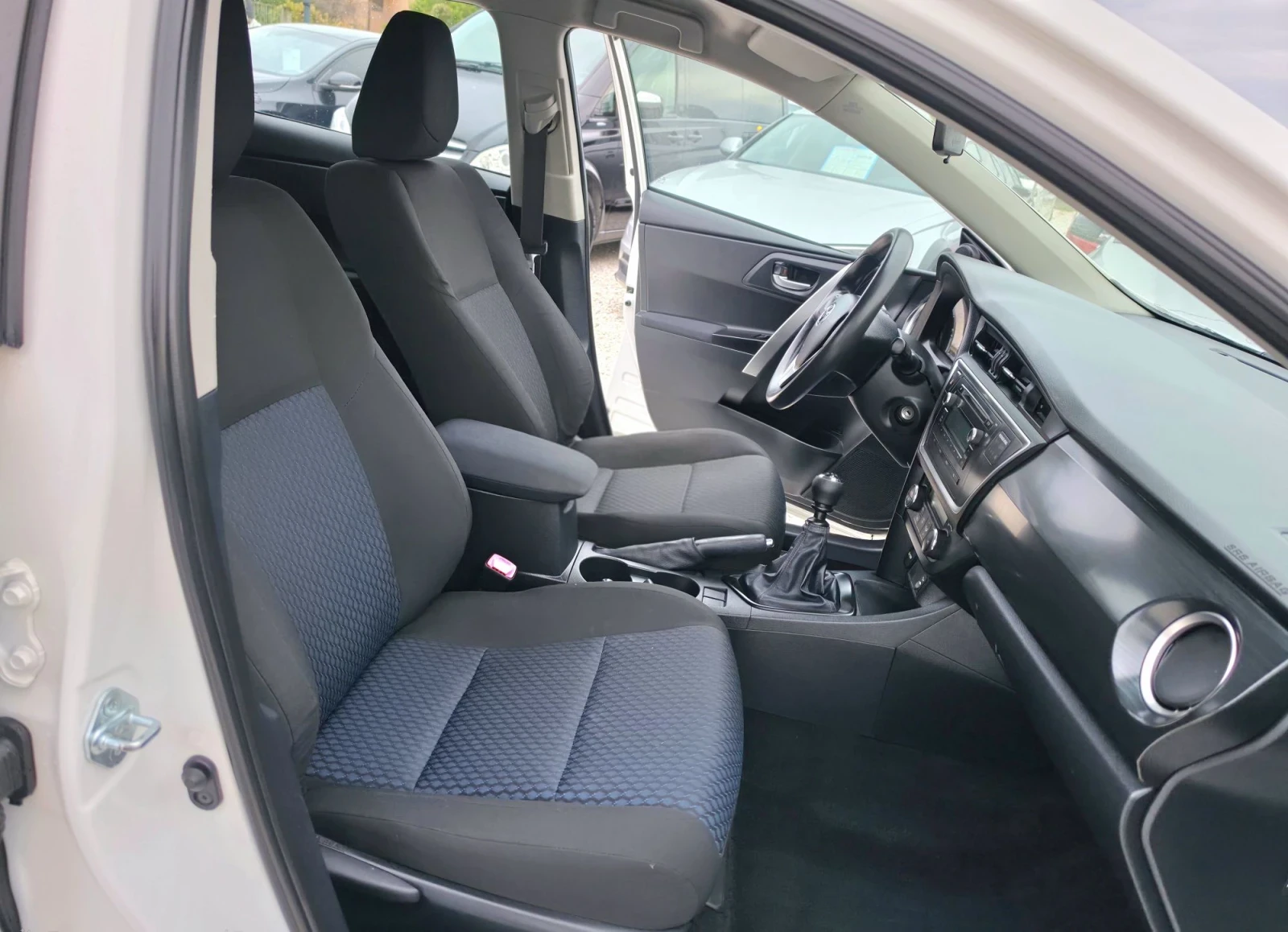 Toyota Auris 1.4/90 ���� / 6 �������� | Mobile.bg � ����������� 11
