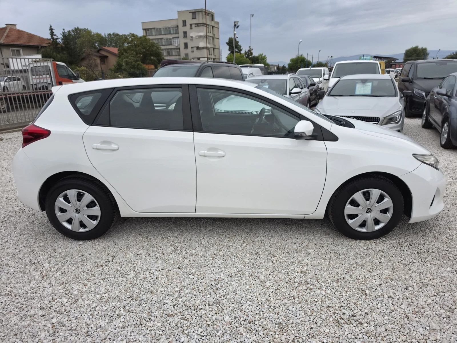 Toyota Auris 1.4/90 ���� / 6 �������� | Mobile.bg � ����������� 4