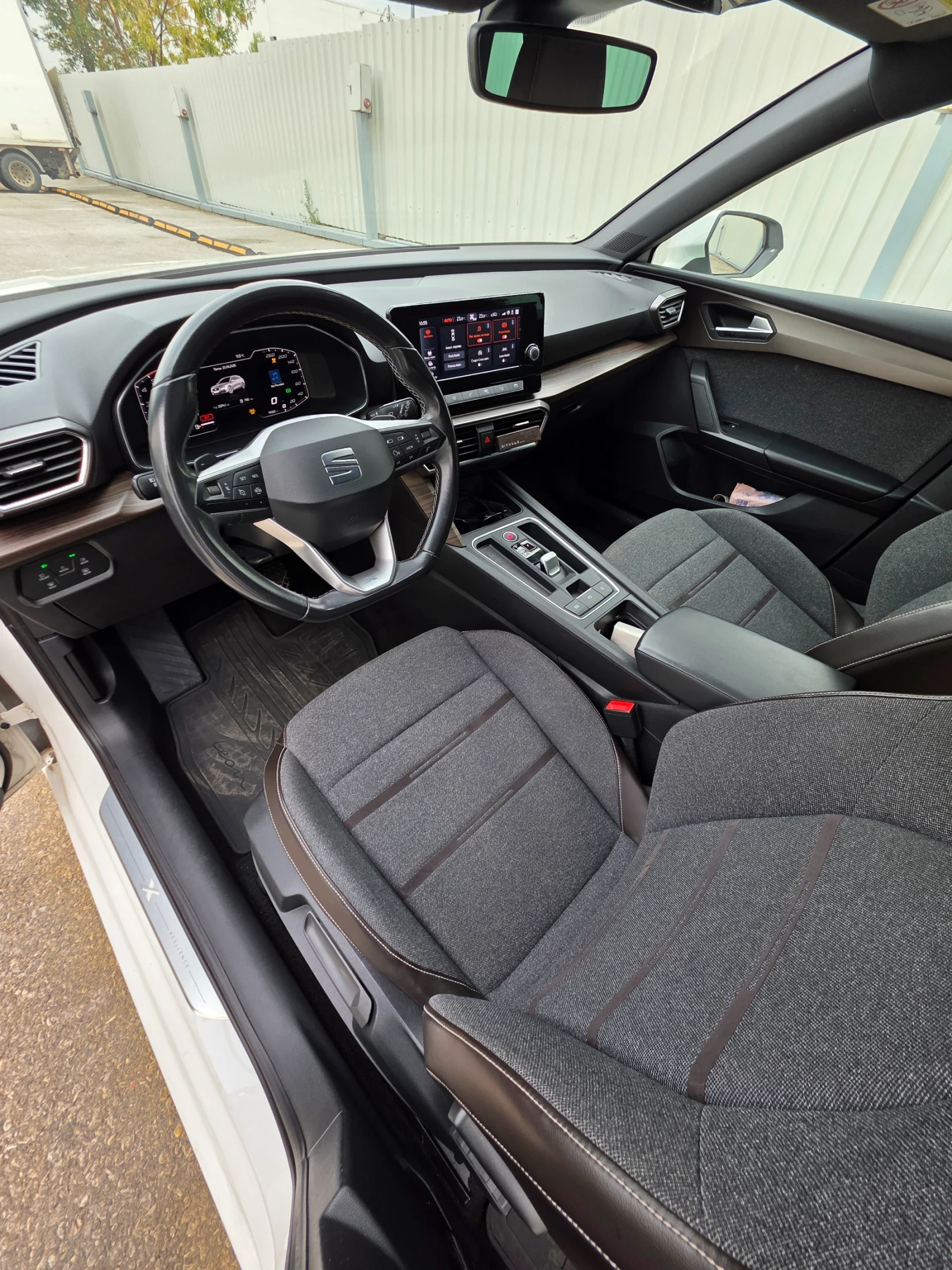 Seat Leon XCELLANCE, снимка 10 - Автомобили и джипове - 56439507