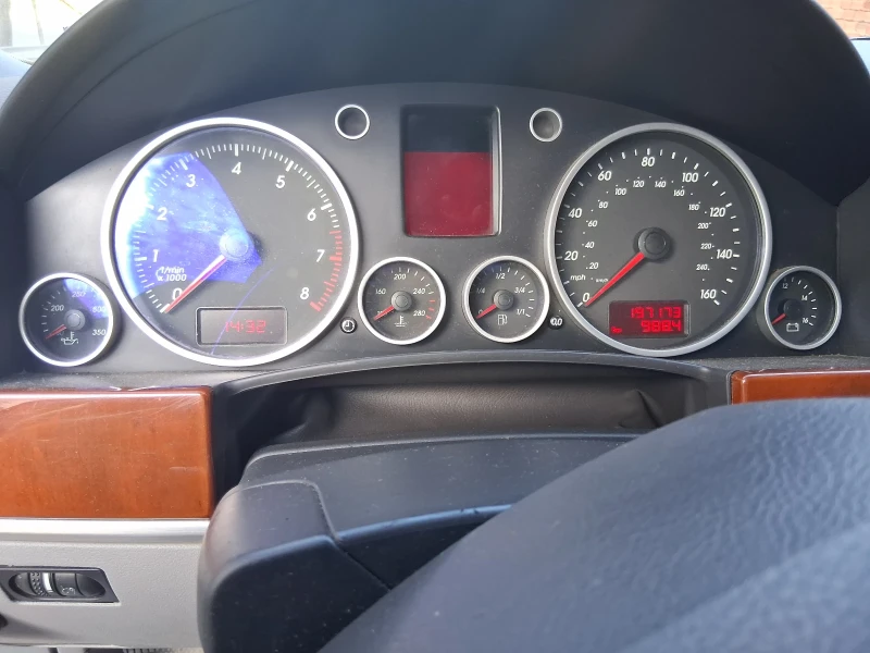 VW Touareg 3.2 240 кс, снимка 11 - Автомобили и джипове - 52929884