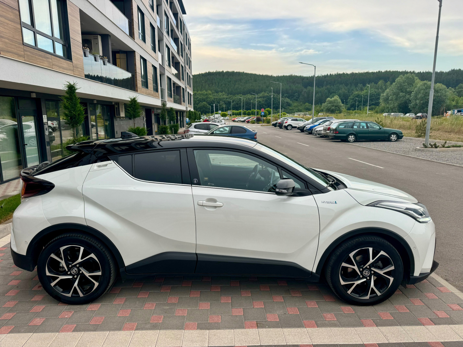 Toyota C-HR Гаранция Team Deutschland Hybrid 184hp - изображение 5