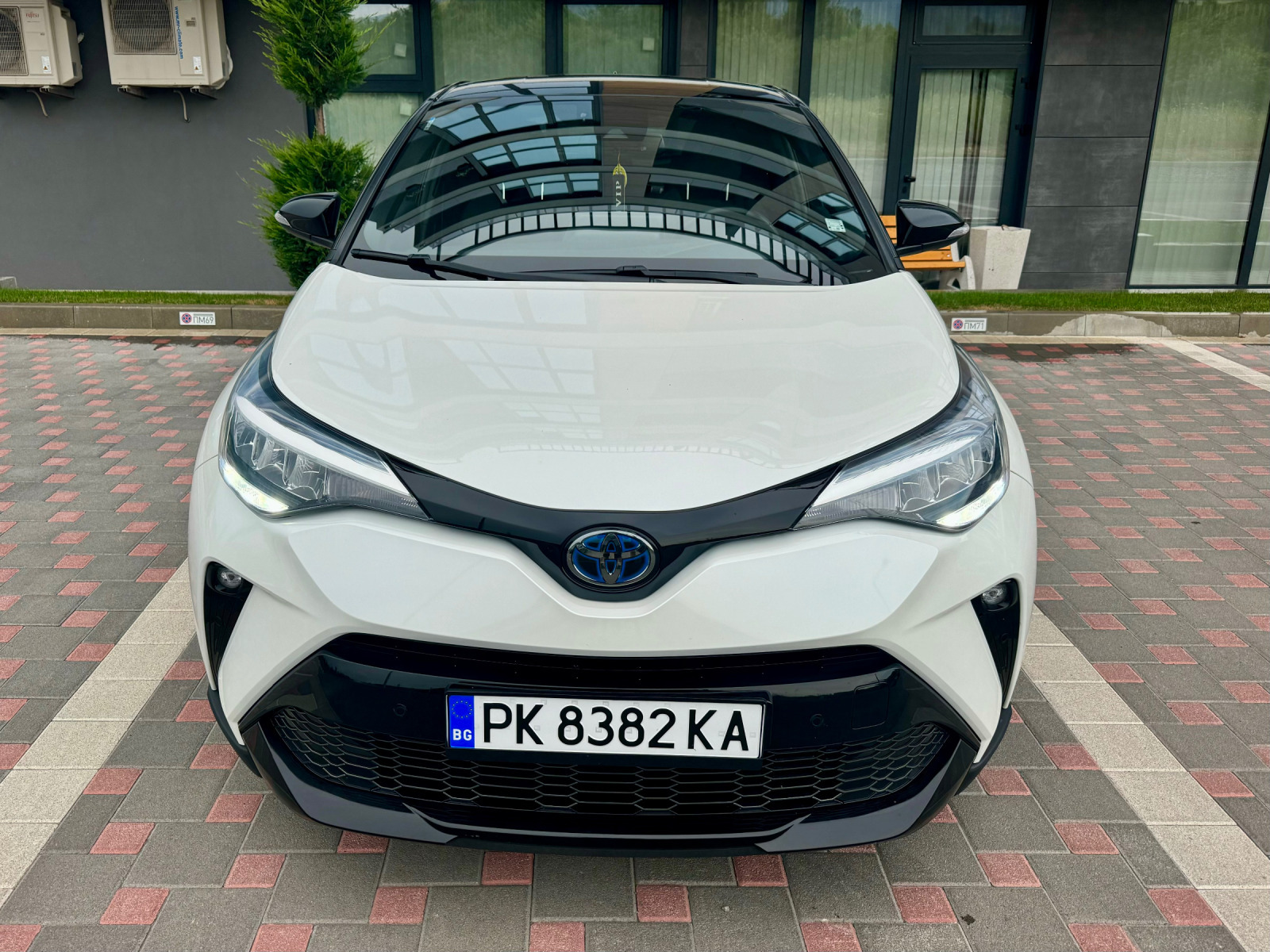 Toyota C-HR Гаранция Team Deutschland Hybrid 184hp - изображение 2