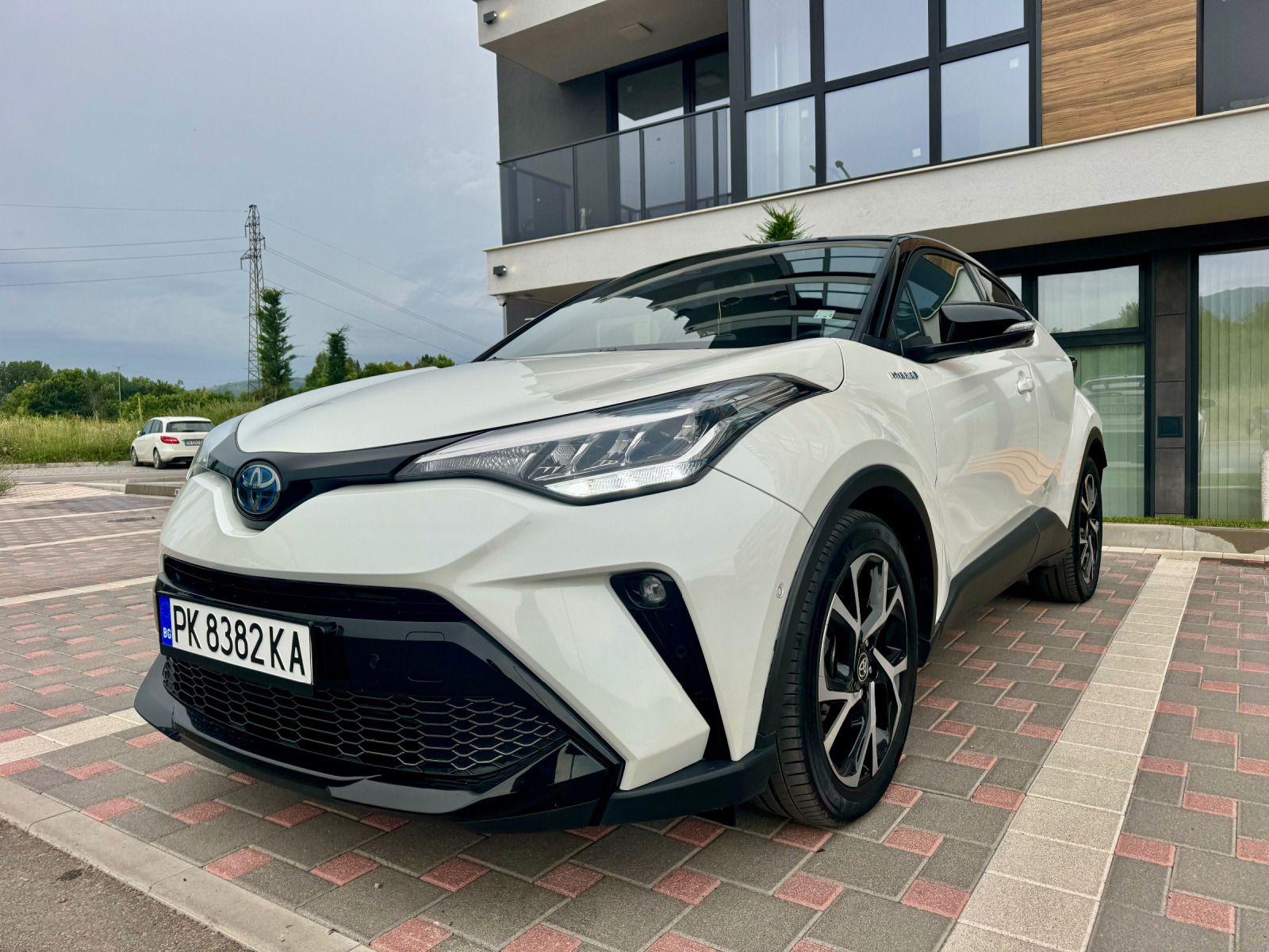 Toyota C-HR Гаранция Team Deutschland Hybrid 184hp - изображение 3