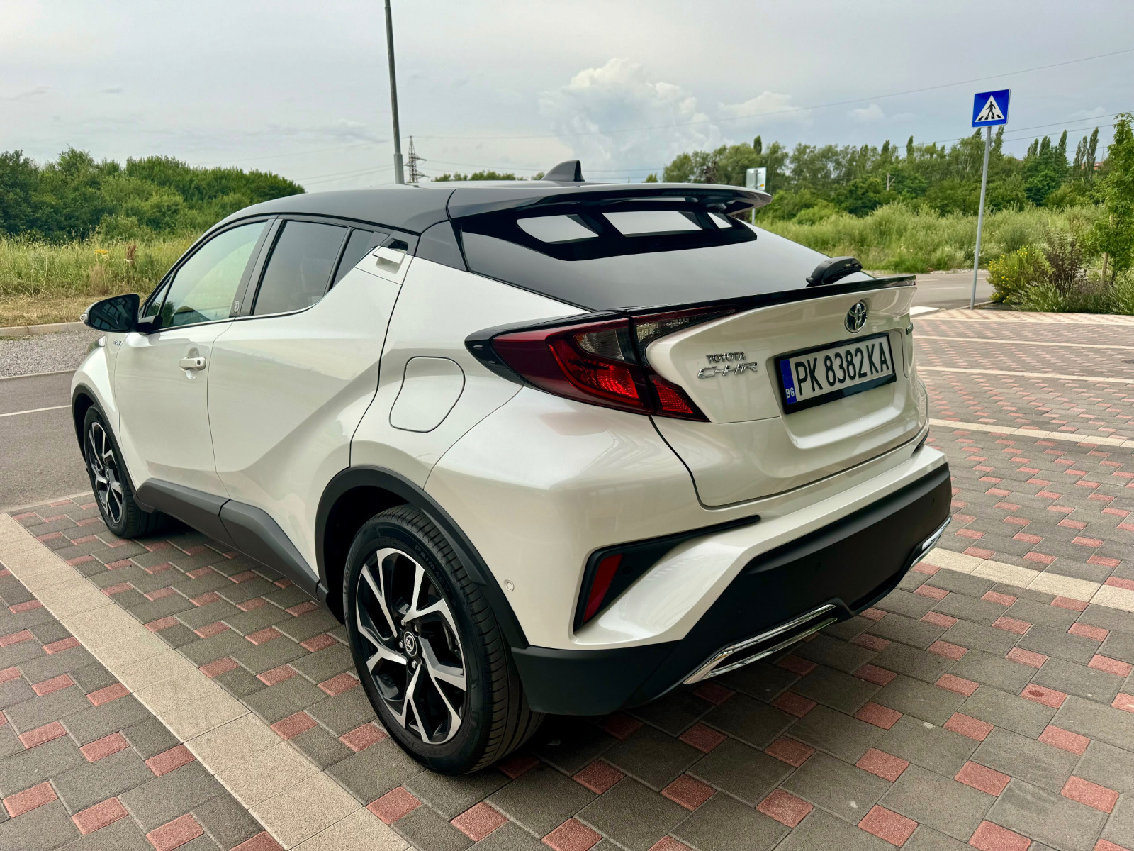 Toyota C-HR Гаранция Team Deutschland Hybrid 184hp - изображение 8