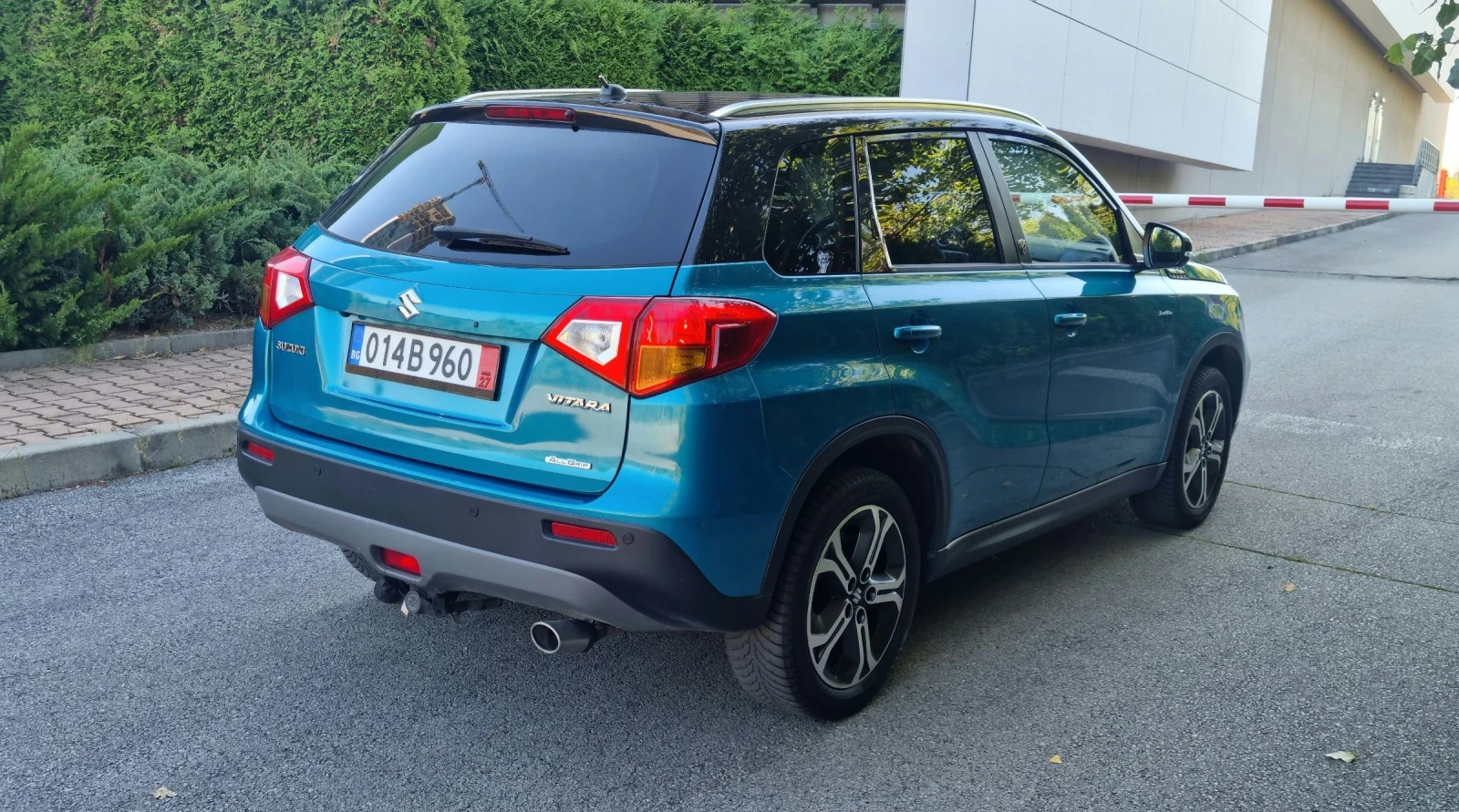 Suzuki Vitara Автоматик / Панорама /4х4 - изображение 4