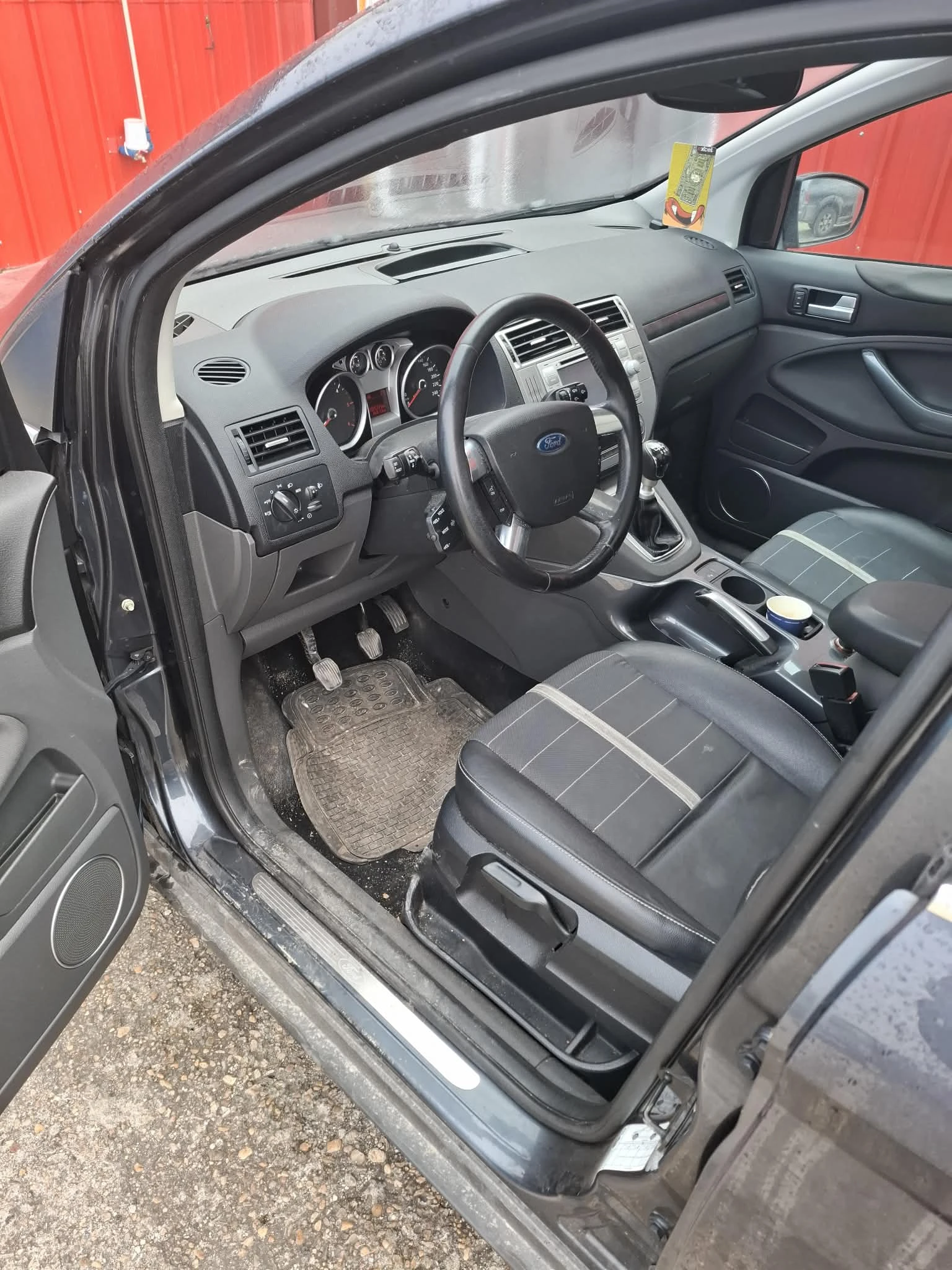 Ford Kuga  - изображение 10