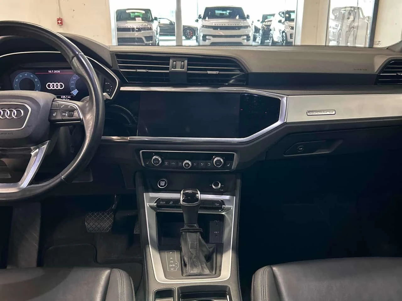 Audi Q3 * 45 TFSI quattro * CARFAX * ЦЕНА ДО БГ, снимка 9 - Автомобили и джипове - 55243567