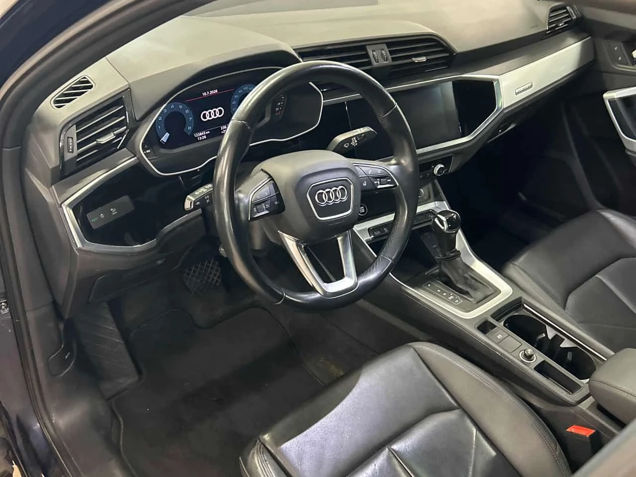 Audi Q3 * 45 TFSI quattro * CARFAX * ЦЕНА ДО БГ, снимка 6 - Автомобили и джипове - 55243567