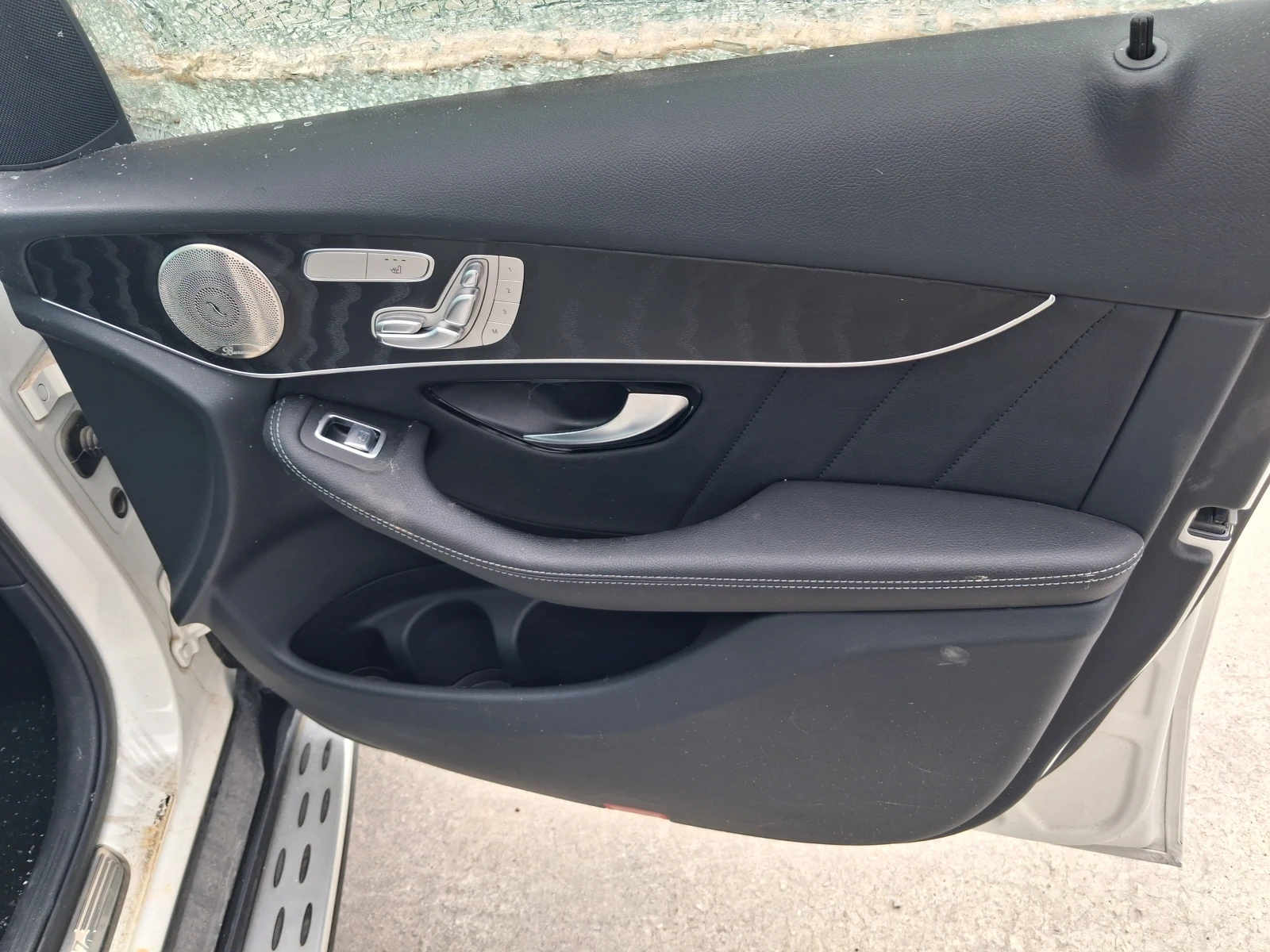 Mercedes-Benz GLC 300 e , Hybrid, 9G , 4 Matic, снимка 16 - Автомобили и джипове - 55404624