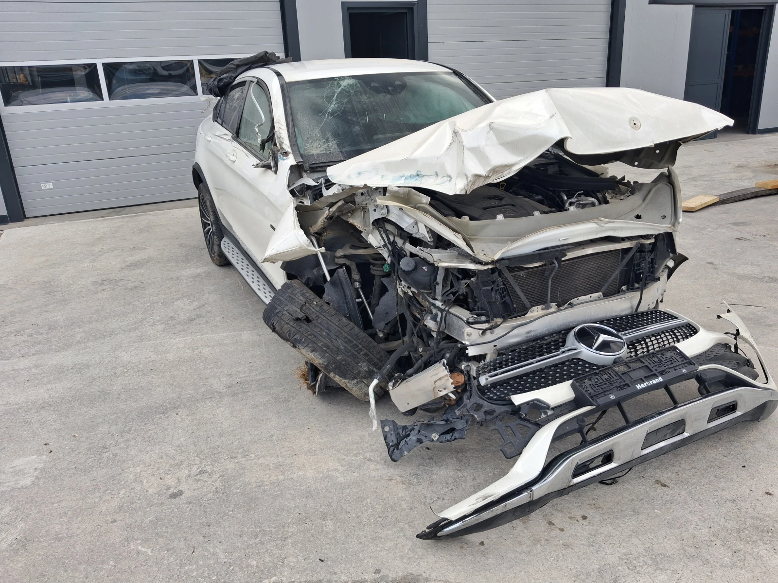 Mercedes-Benz GLC 300 e , Hybrid, 9G , 4 Matic, снимка 2 - Автомобили и джипове - 55404624