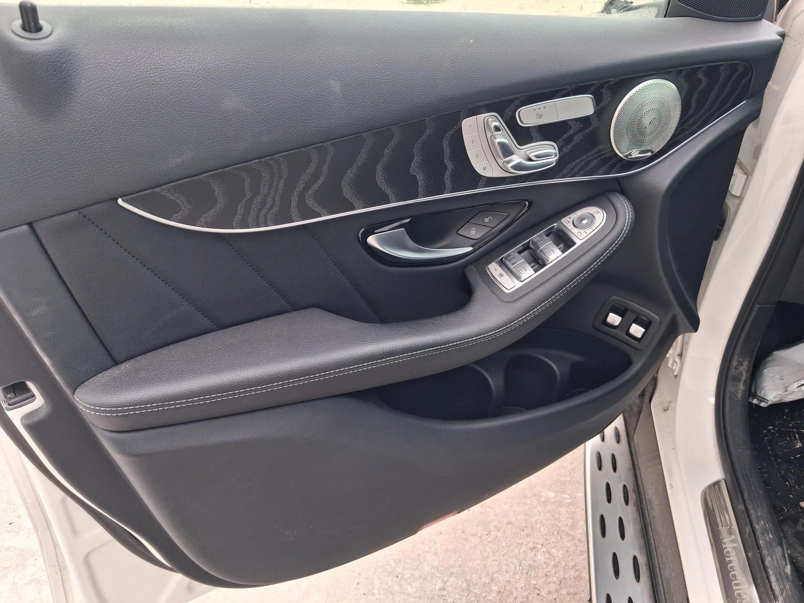 Mercedes-Benz GLC 300 e , Hybrid, 9G , 4 Matic, снимка 9 - Автомобили и джипове - 55404624