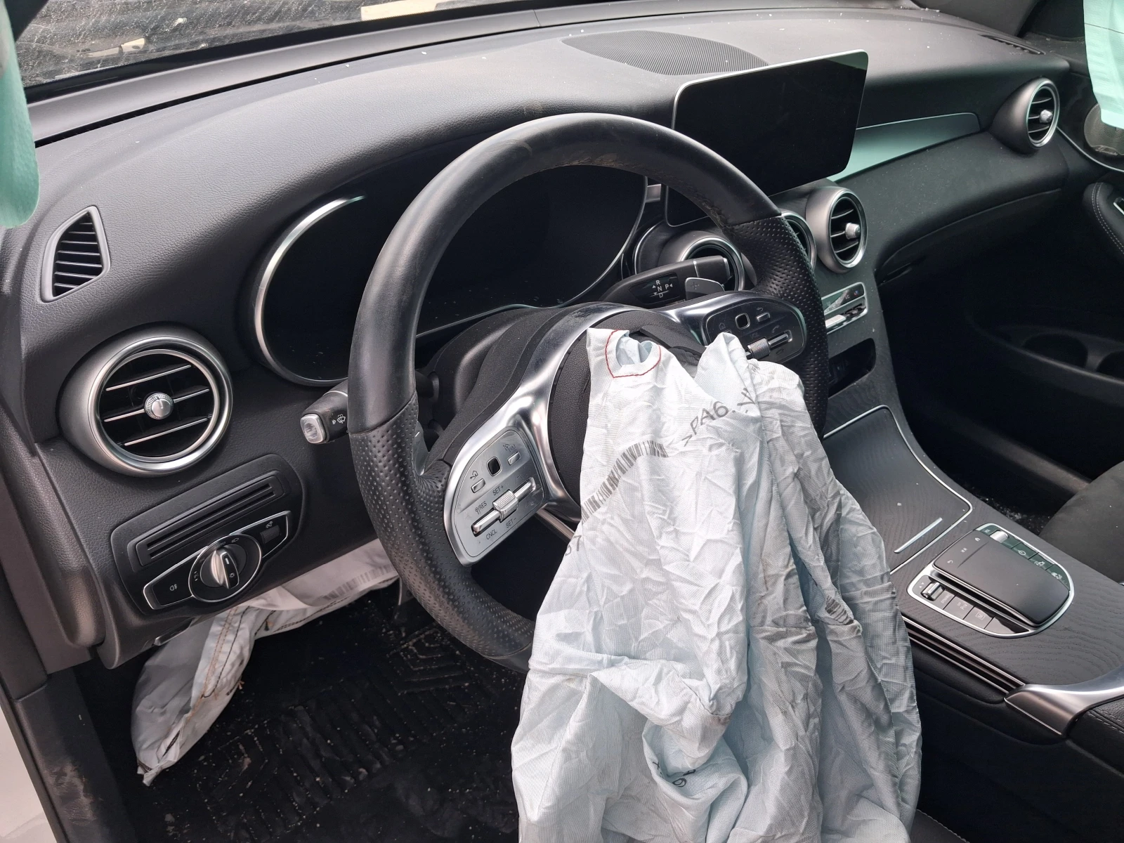 Mercedes-Benz GLC 300 e , Hybrid, 9G , 4 Matic, снимка 11 - Автомобили и джипове - 55404624