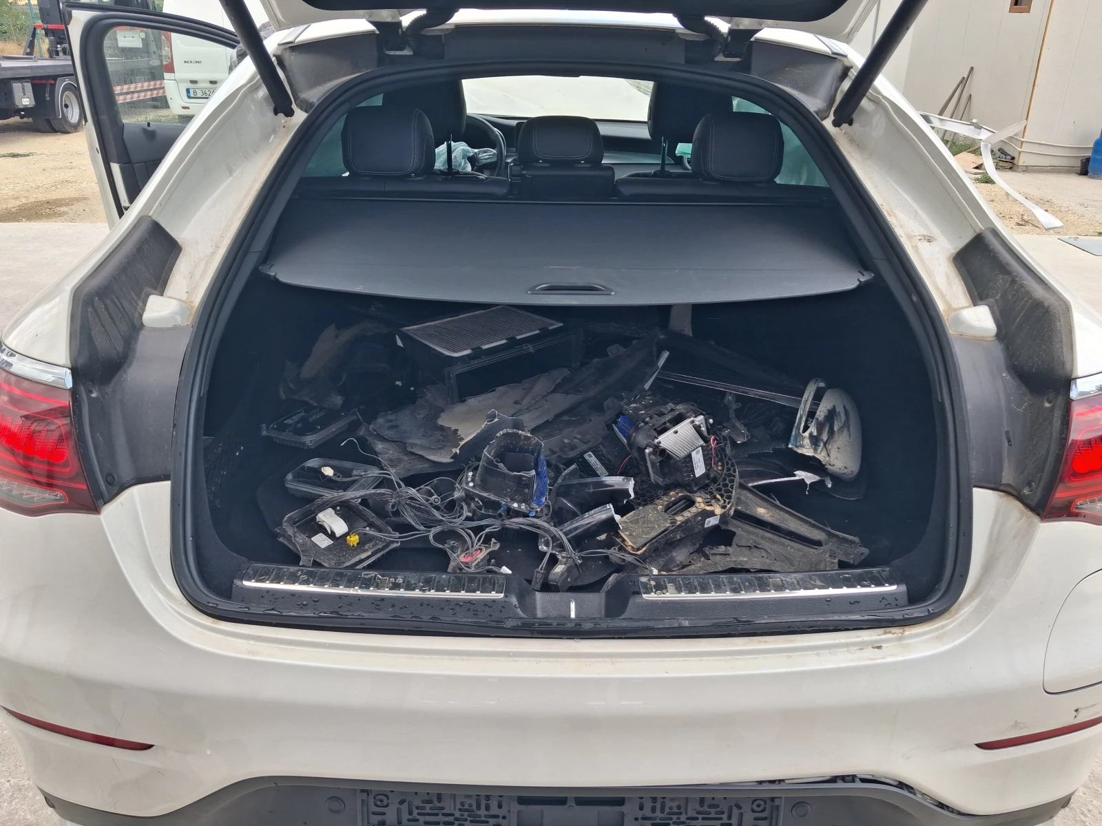 Mercedes-Benz GLC 300 e , Hybrid, 9G , 4 Matic, снимка 14 - Автомобили и джипове - 55404624
