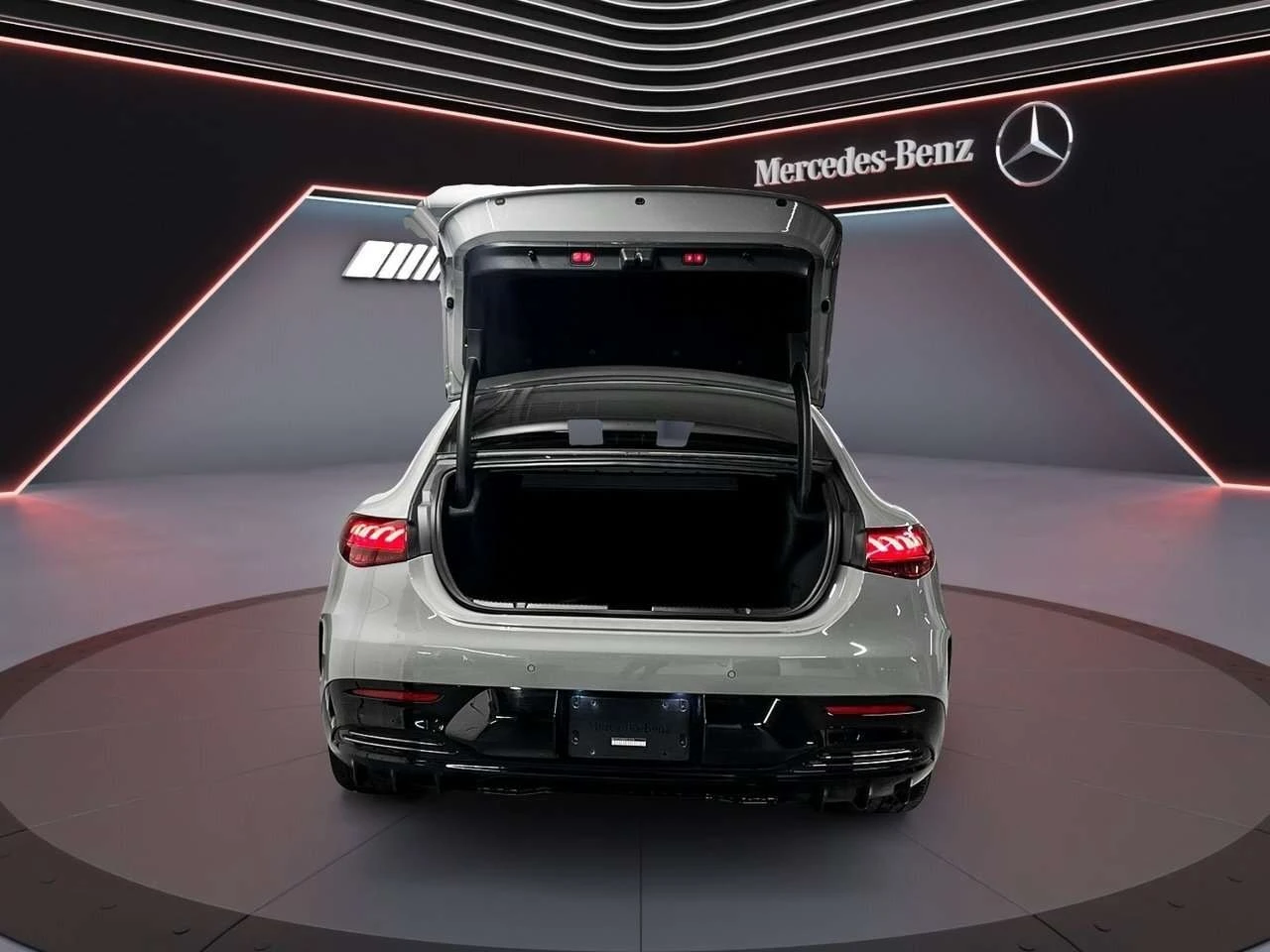 Mercedes-Benz EQE 500 4MATIC AMG | ПРЕДСТАВИТЕЛСТВО НА MERCEDES, снимка 9 - Автомобили и джипове - 56132226